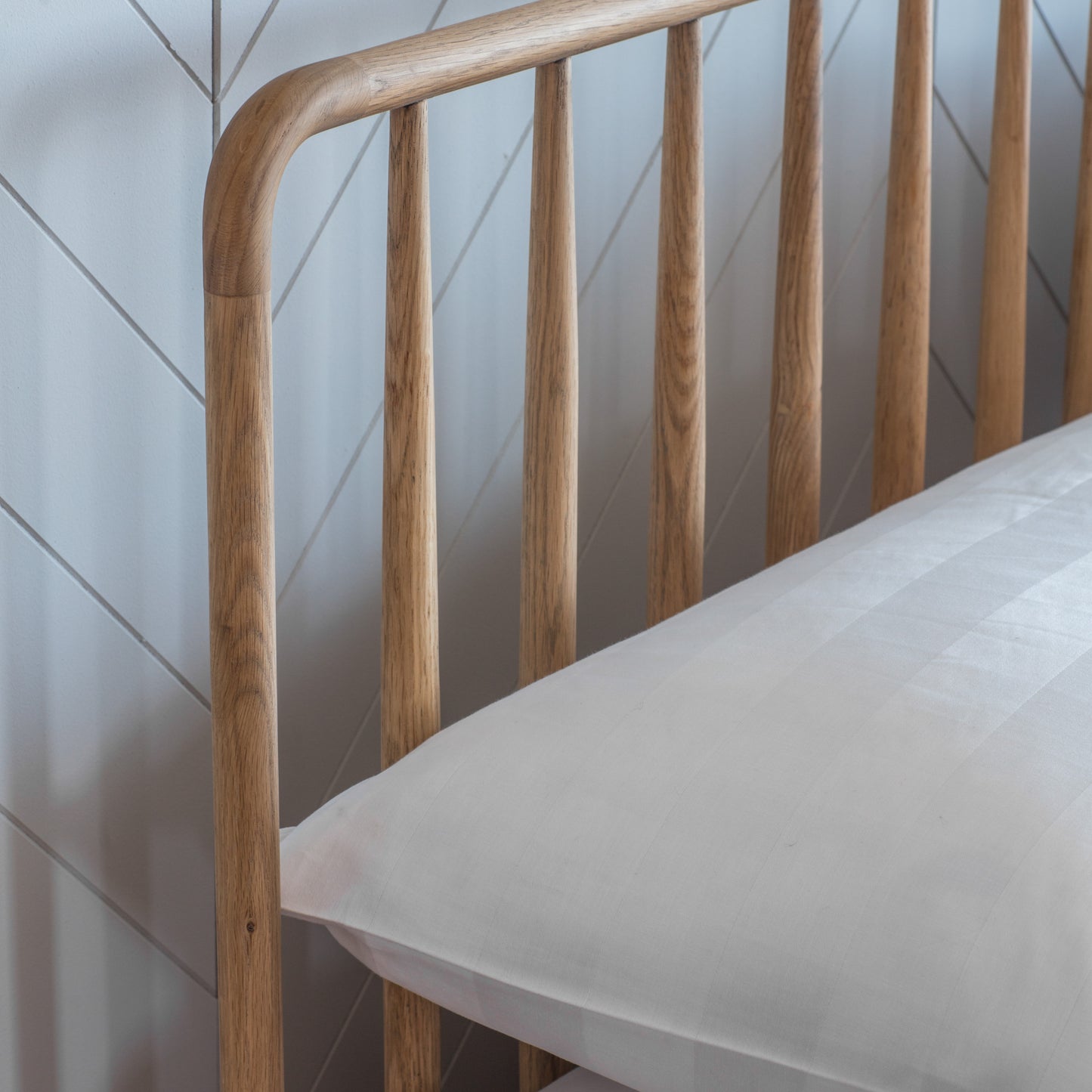 Wycombe Super King Spindle Bed