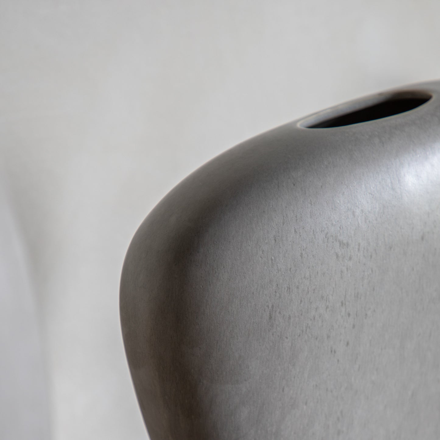Yui Pebble Vase Small
